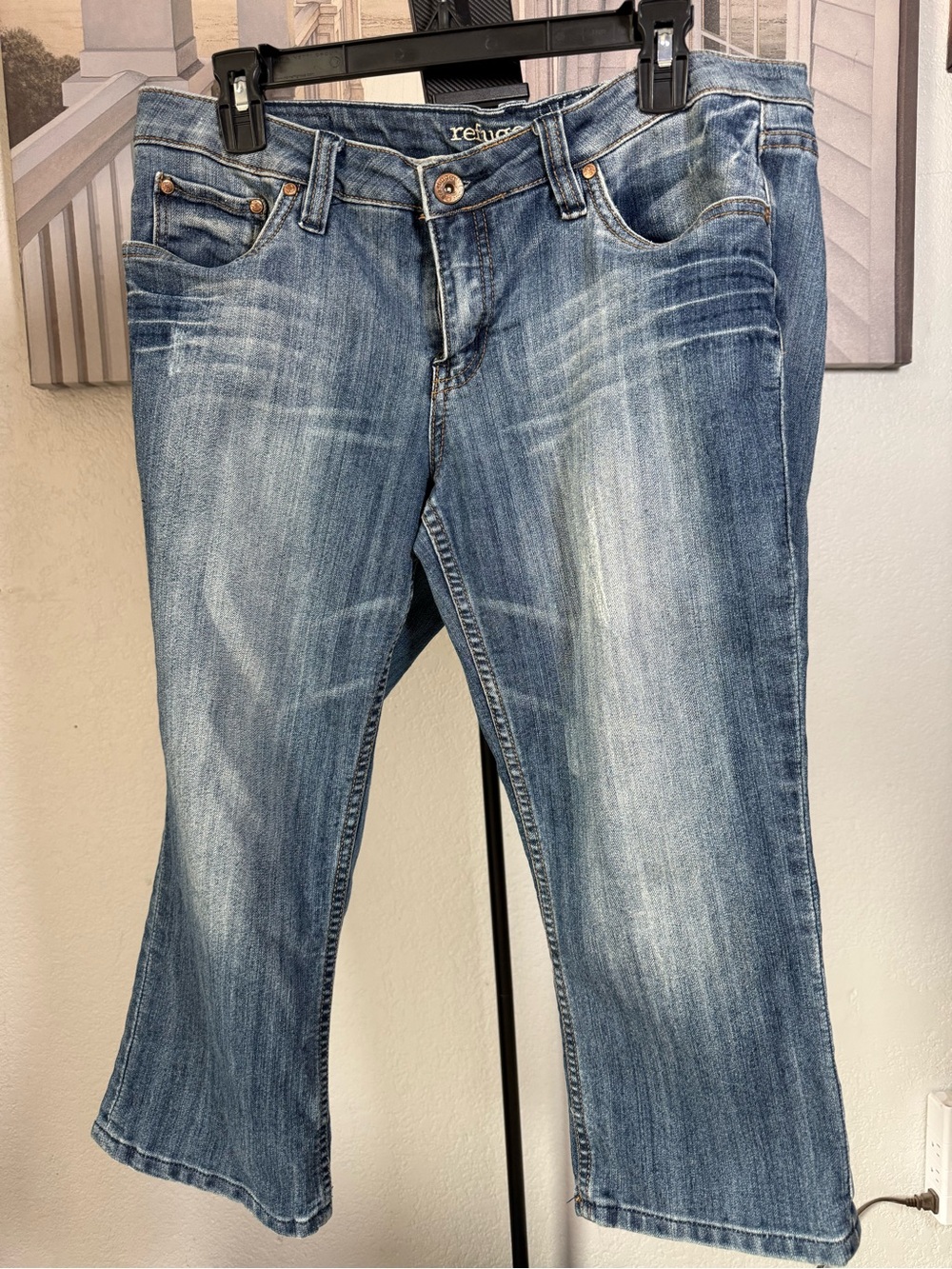 Refuge Washed Blue Capri Jeans